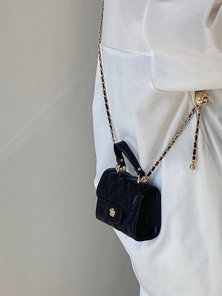 Small Chanel style chain bag