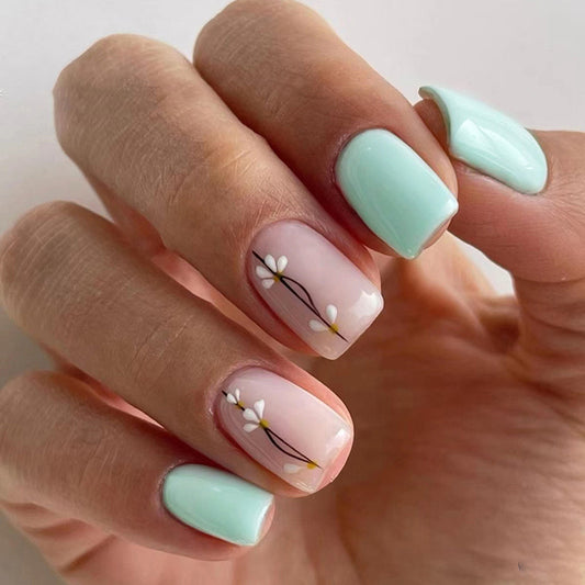 Light Blue Vintage Floral Short Nails