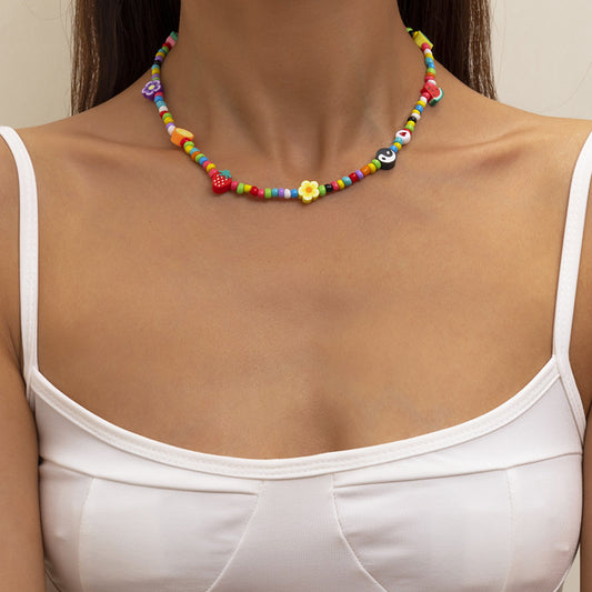 Collar de frutas con múltiples elementos 