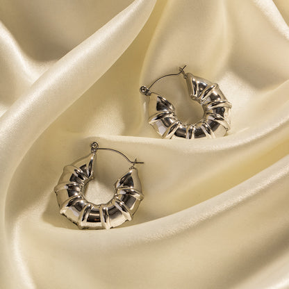 Vintage hollow earrings