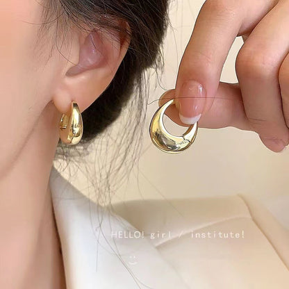 Women's oval hoop earrings