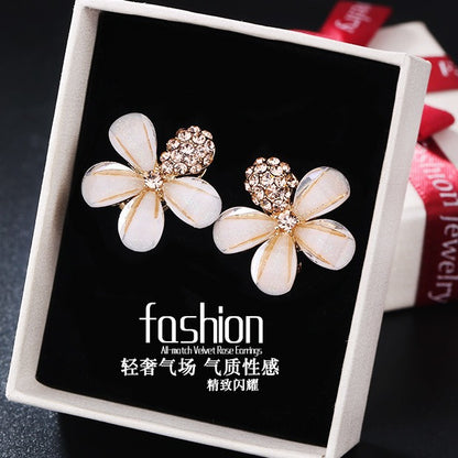 Five-leaf flower crystal stud earrings