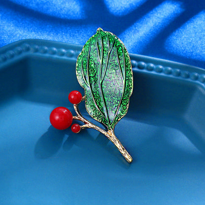 Three-dimensional leaf pearl brooch