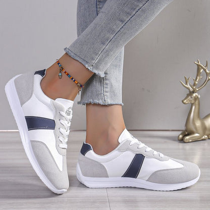 Flat casual sneakers