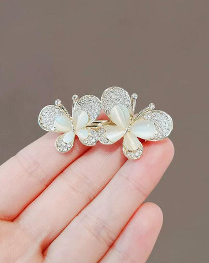 Double butterfly anti-light buckle pin