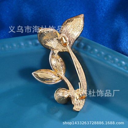 High-end mermaid tail brooch