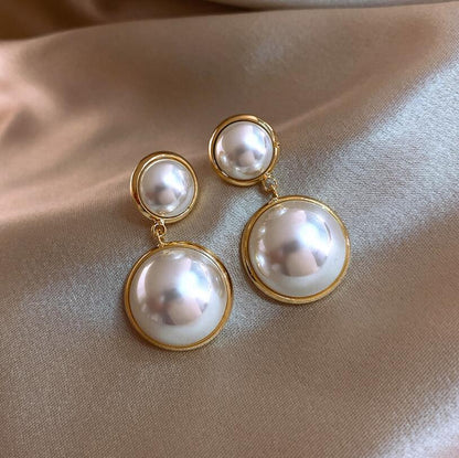 925 silver needle imitation pearl earrings.