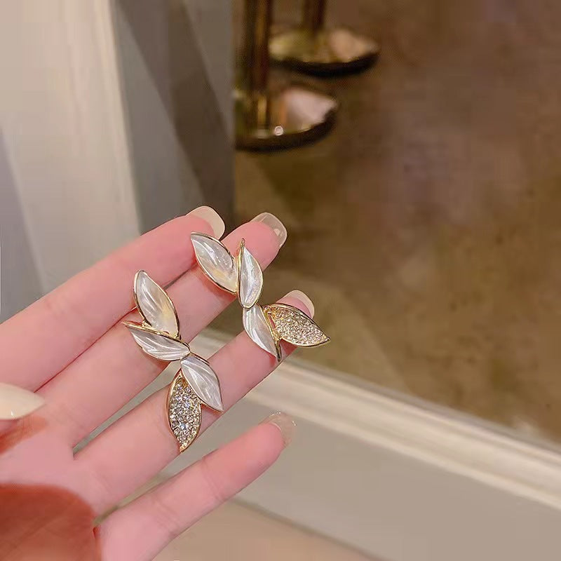 Versatile leaf stud earrings