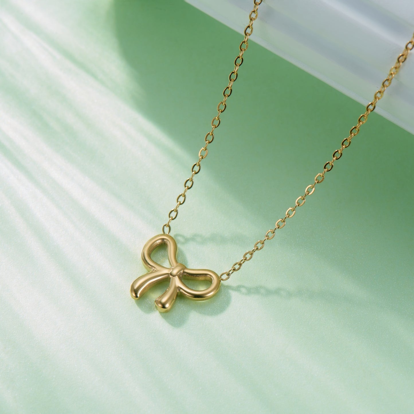 Bow pendant necklace female