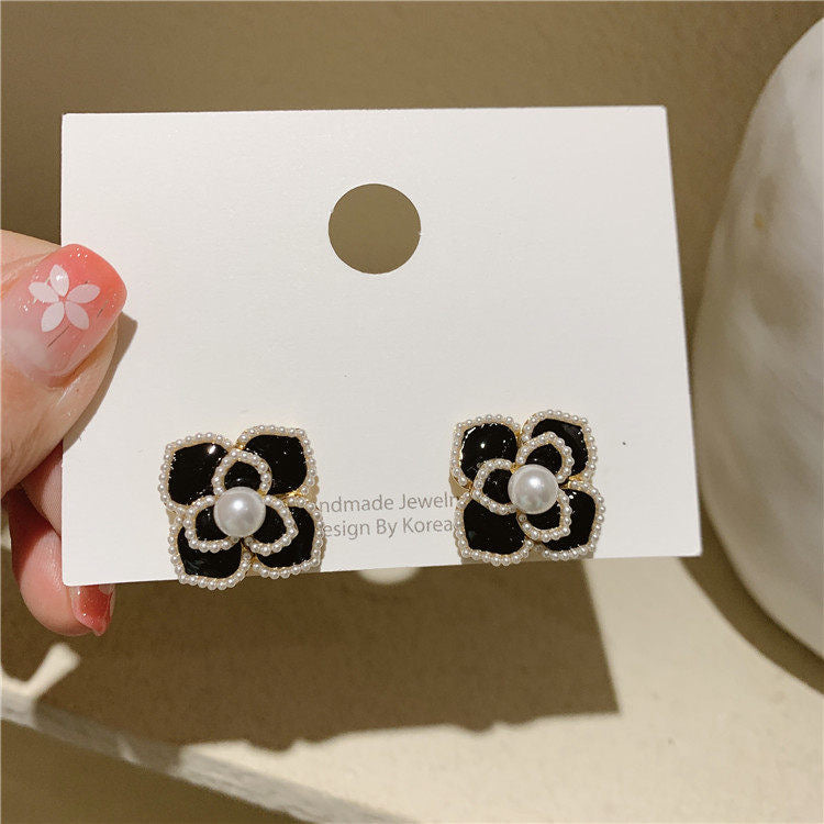 Pearl camellia earrings fashion