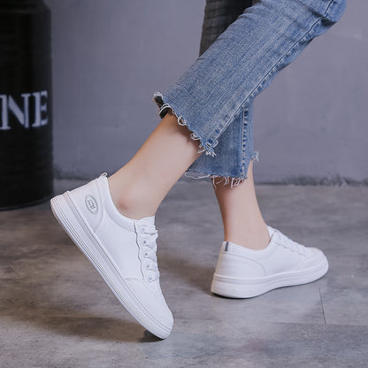 Primavera y otoño nuevos zapatos blancos para mujer. 