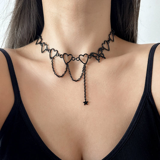 Collar con forma de mariposa y círculo de amor con borlas apiladas 