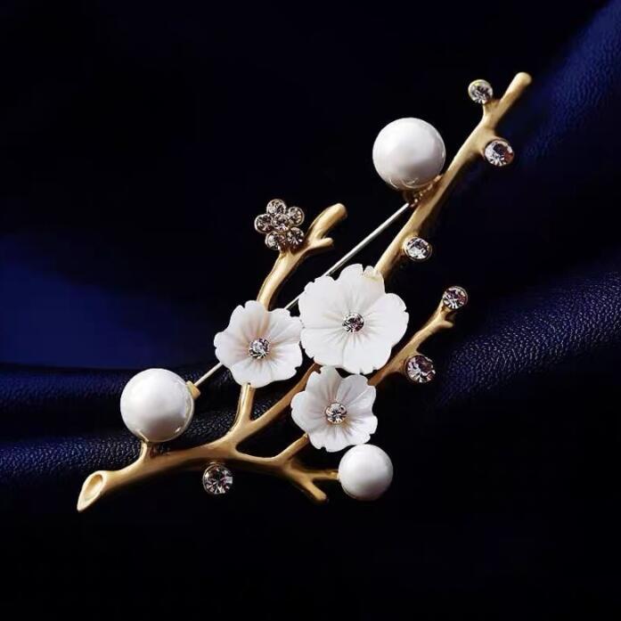 Plum blossom snow shell brooch