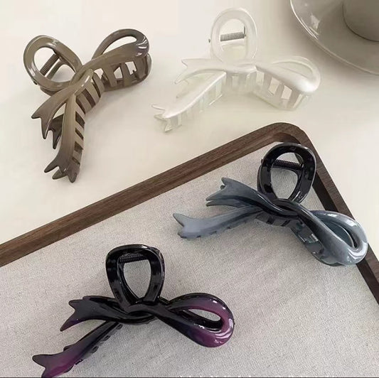 Gradual change color streamer bow clip