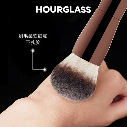 Hourglass Round Foundation Brush