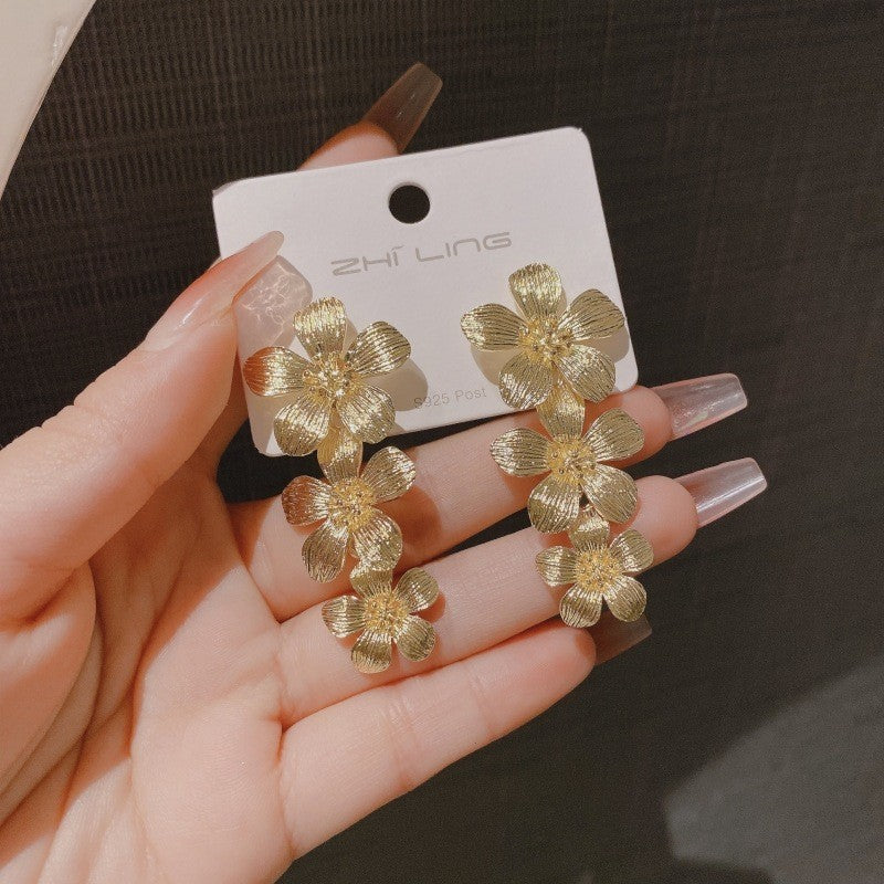 Long splicing three-dimensional flower earrings