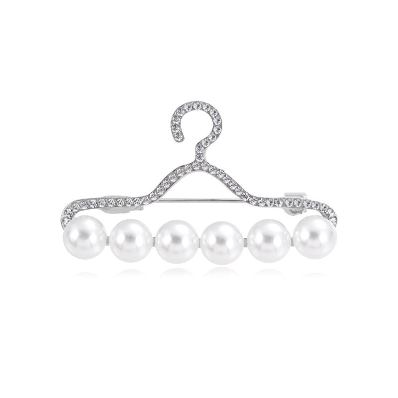 Creative hanger pearl brooch