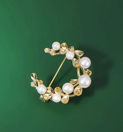 Light luxury vine brooch