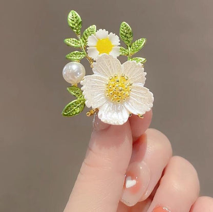 New little daisy brooch