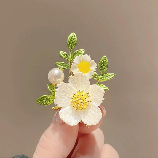 New little daisy brooch