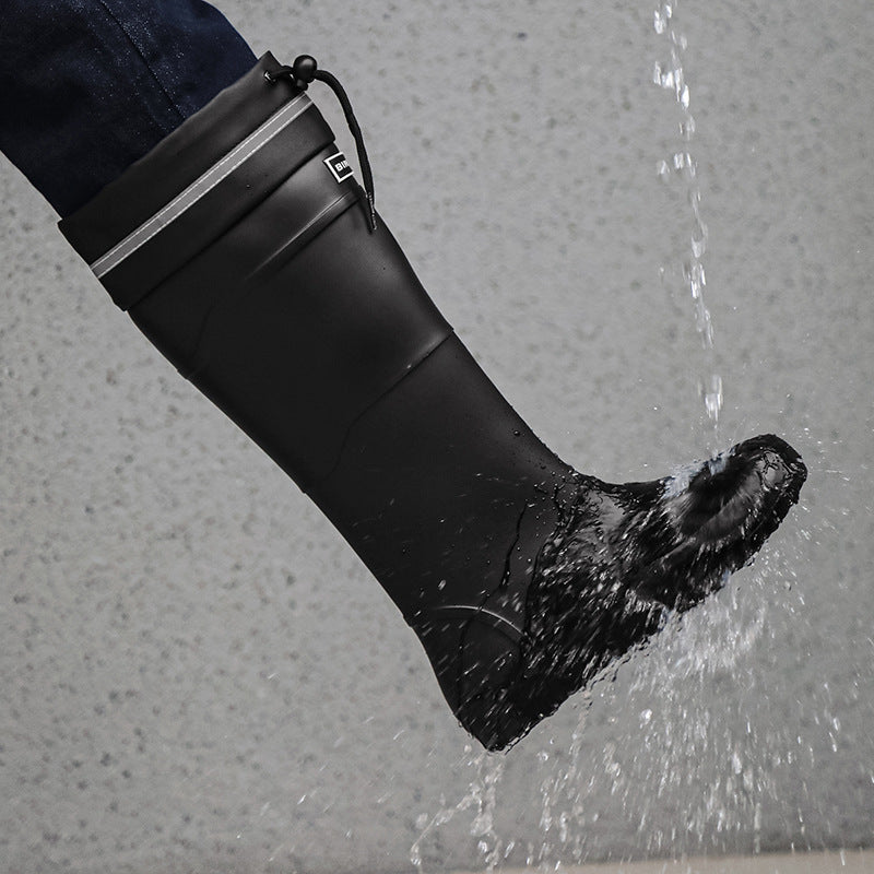 Wearing versatile non-slip rain boots