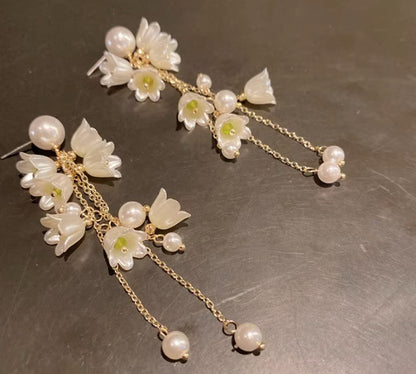 Elegant flower earrings