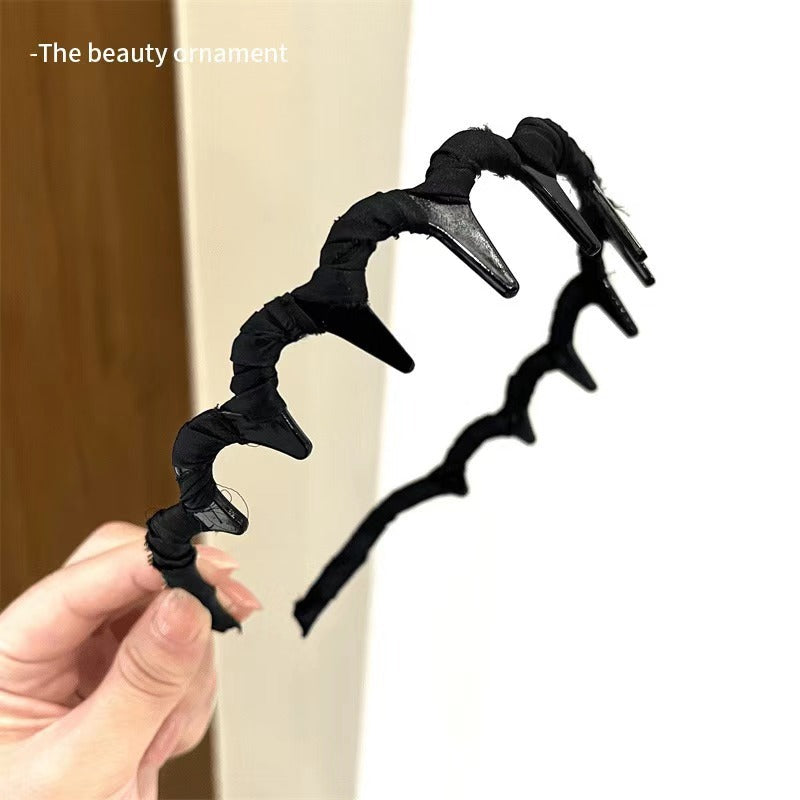 Non-slip headband with teeth