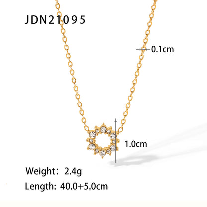 Necklace with irregular round zirconium