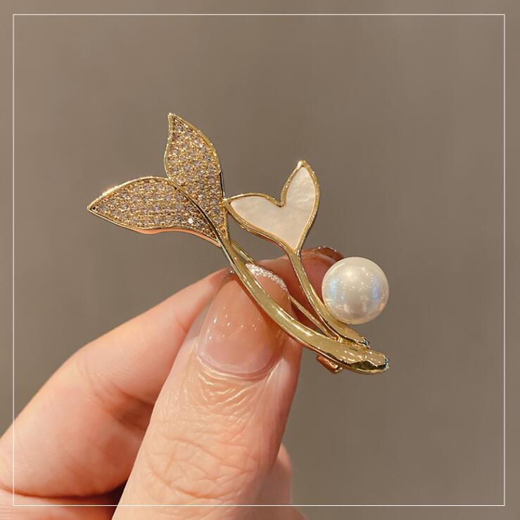 Design Pearl Brooch