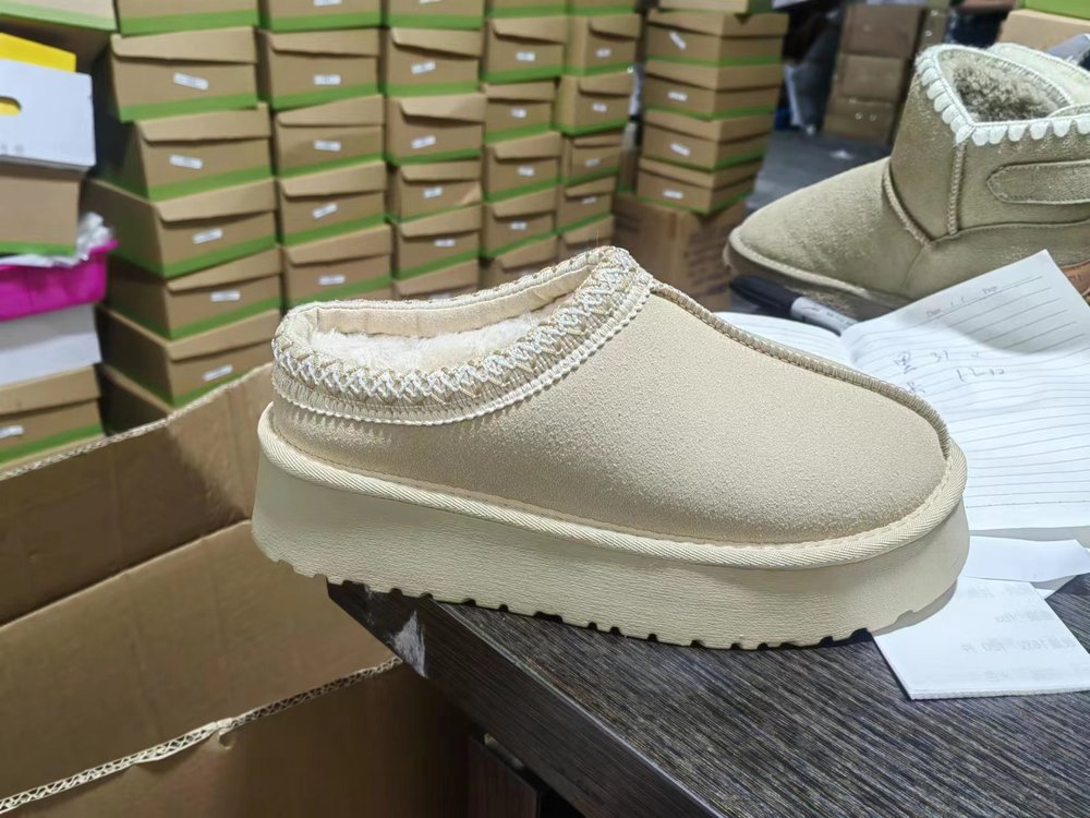 Wholesale of new velvet cotton shoes in winter