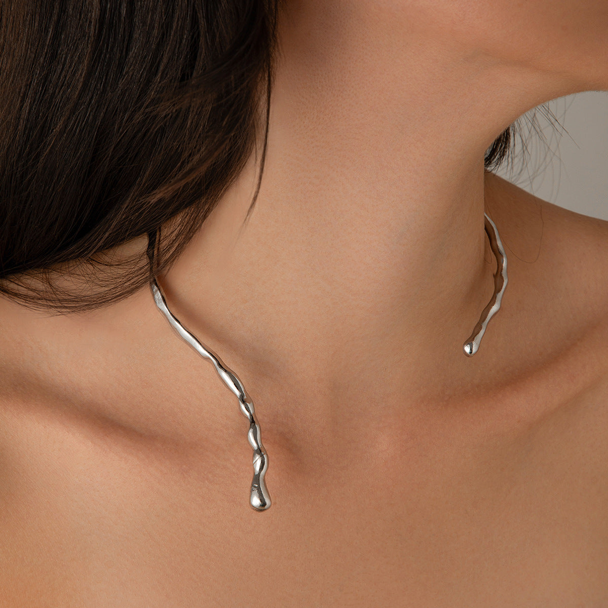 Asymmetric lava opening necklace