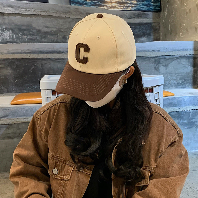 Gorra de béisbol con letra C 