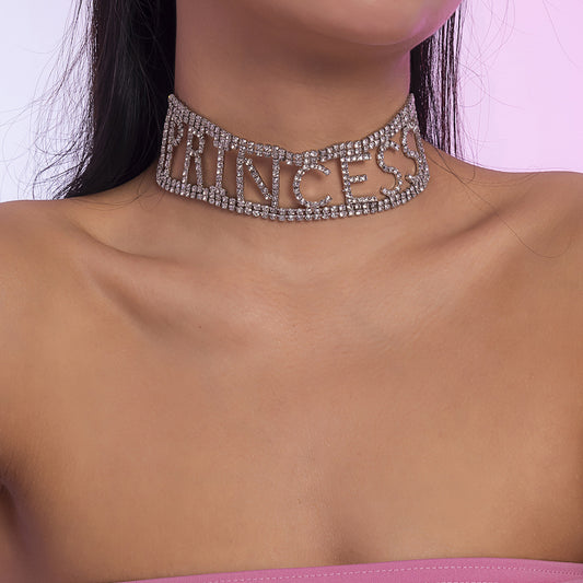 Collar con letras de temperamento super llamativo de diamantes de imitación 