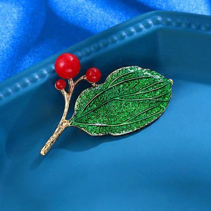 Three-dimensional leaf pearl brooch