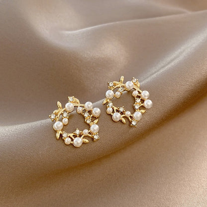 Flower pearl earrings female personality