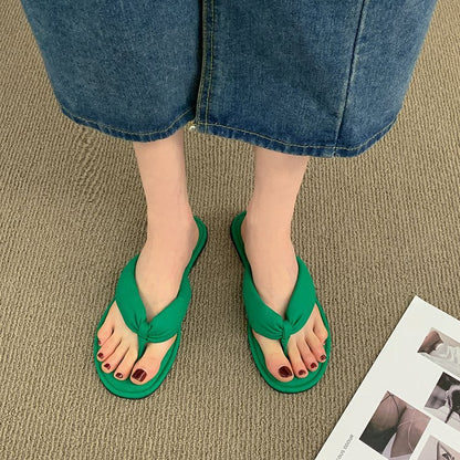 Flat bottom versatile comfortable sandals