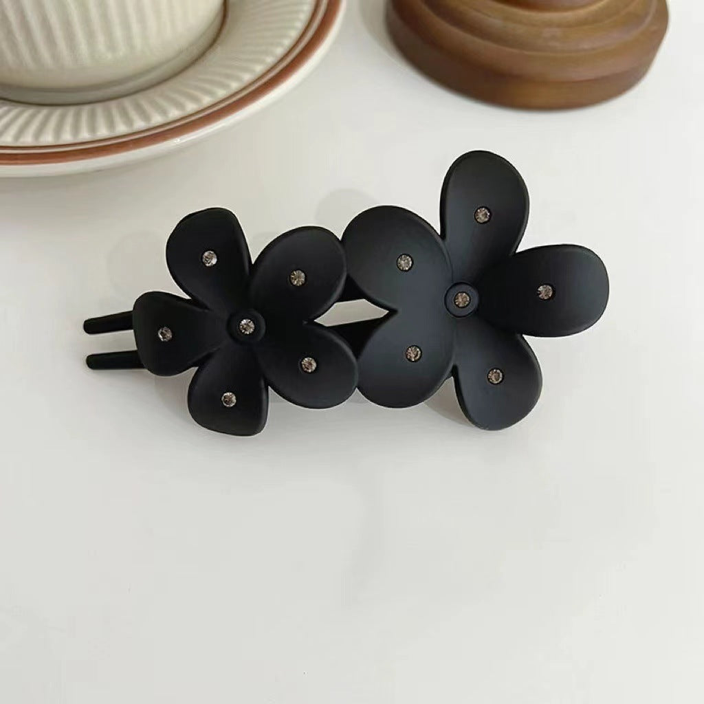 23 hairpins and hairpins are versatile.