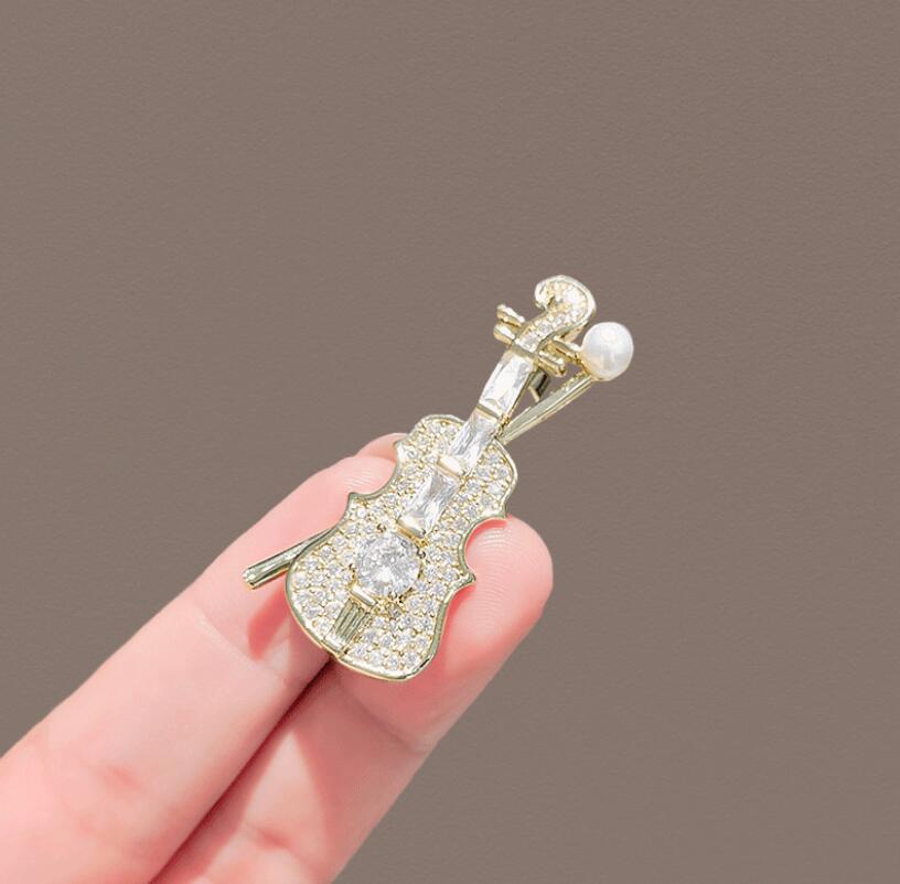 Delicate violin brooch elegant