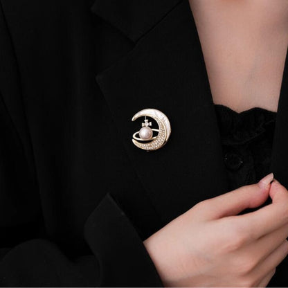 Shell Flash Diamond Moon Brooch