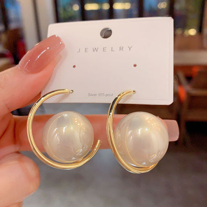 Retro temperament big pearl stud earrings