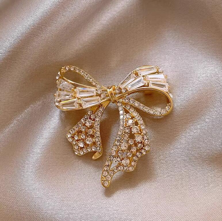 Bow zircon brooch