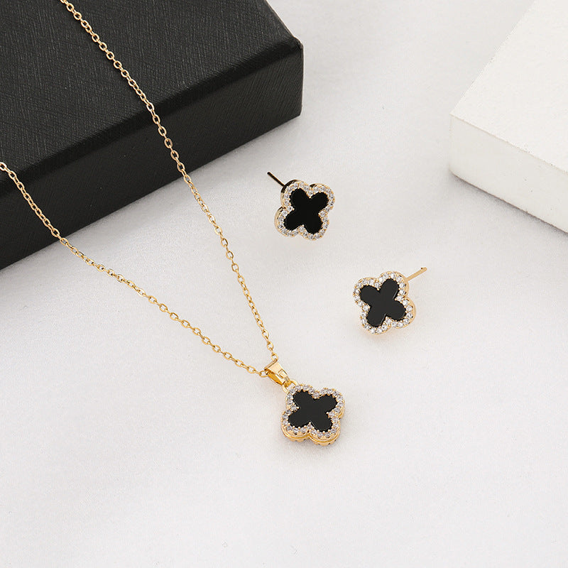 Imitation silver four-leaf clover necklace