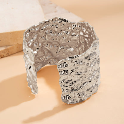 Punk metal pockmarked bracelet