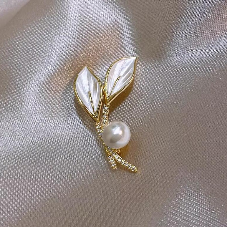 Leaf Pearl Brooch