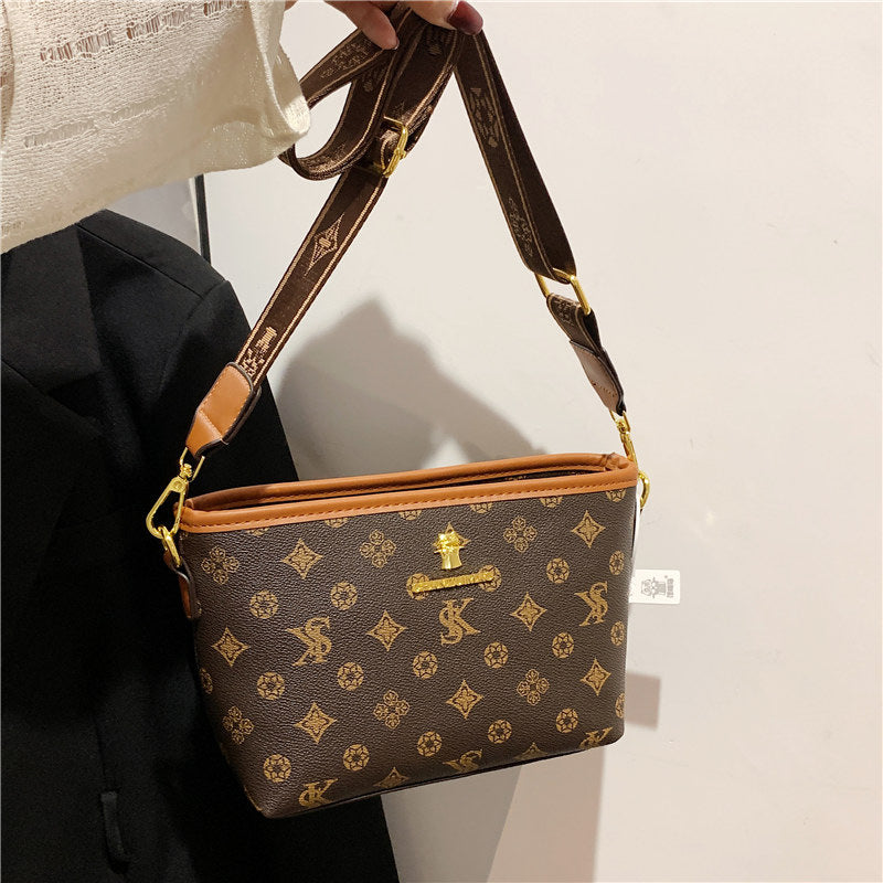 High-end fashion trendy messenger bag