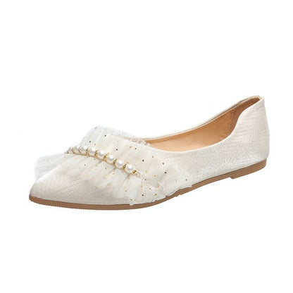 Pearl flat pointed shoes