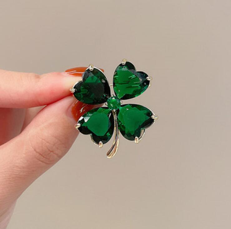 Lucky symbol four-leaf clover brooch