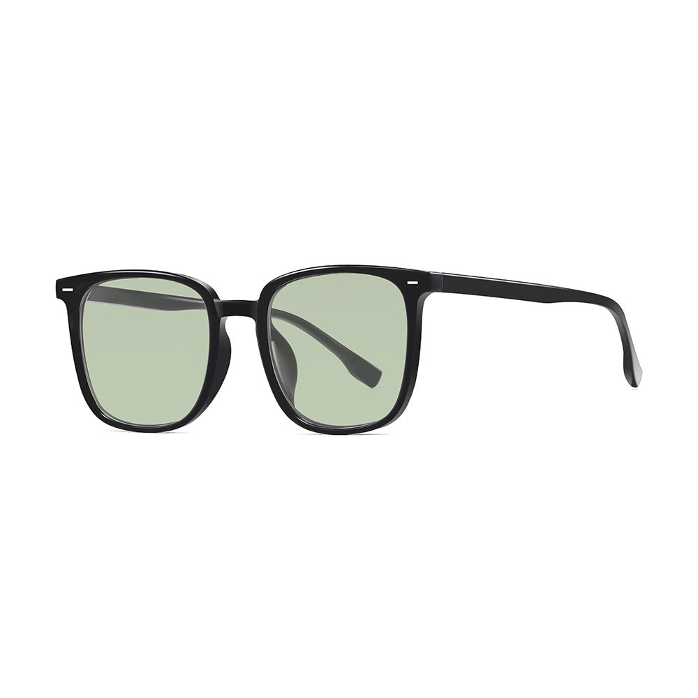 Small and Large Frame Trendy Tea-colored Sunglasses