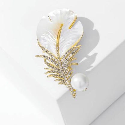 New feather brooch high-end