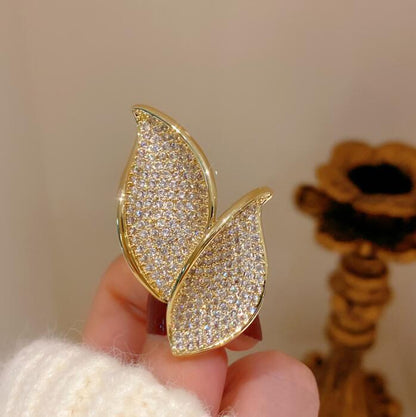 Newborn leaf brooch corsage